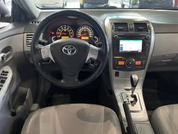 TOYOTA - COROLLA - 2013/2014 - Prata - R$ 75.800,00