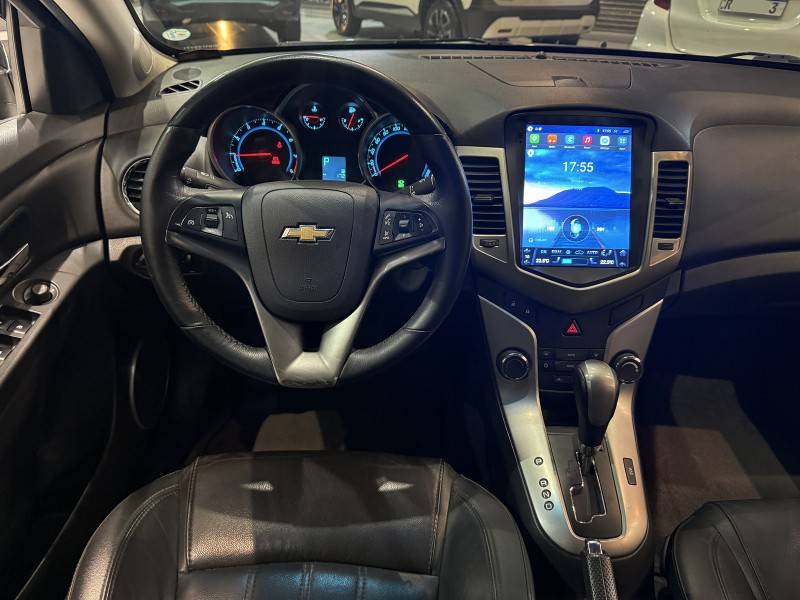 CHEVROLET - CRUZE - 2012/2013 - Preta - R$ 53.800,00