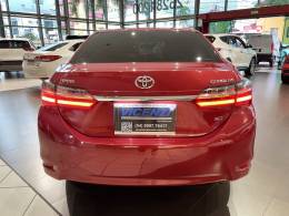 TOYOTA - COROLLA - 2017/2018 - Vermelha - R$ 90.800,00