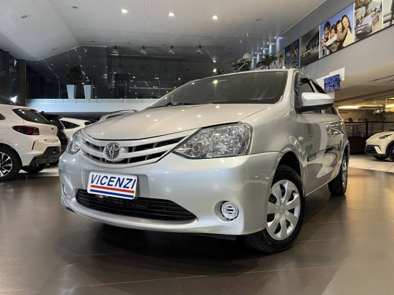 TOYOTA - ETIOS - 2015/2016 - Prata - R$ 46.800,00