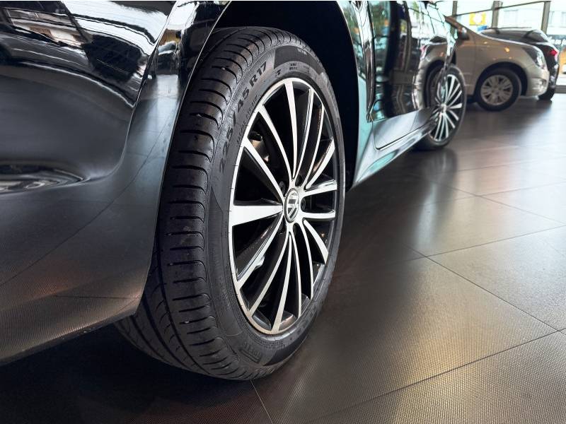 VOLKSWAGEN - JETTA - 2011/2012 - Preta - R$ 65.800,00