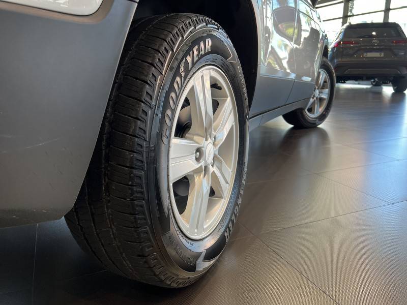 CHEVROLET - TRACKER - 2016/2016 - Branca - R$ 72.800,00