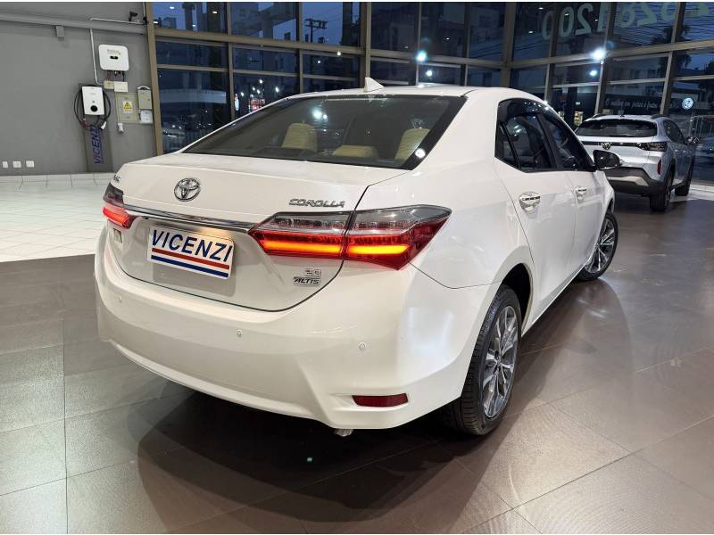 TOYOTA - COROLLA - 2018/2018 - Branca - R$ 111.800,00