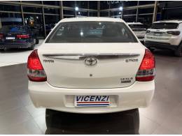 TOYOTA - ETIOS - 2013/2014 - Branca - R$ 46.500,00