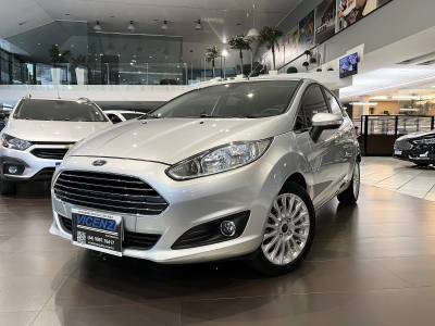 FORD - FIESTA - 2015/2016 - Prata - R$ 54.500,00