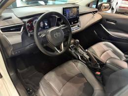 TOYOTA - COROLLA - 2022/2023 - Branca - R$ 125.800,00