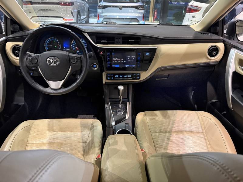 TOYOTA - COROLLA - 2018/2018 - Branca - R$ 111.800,00