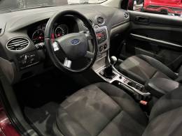 FORD - FOCUS - 2010/2011 - Vermelha - R$ 38.800,00