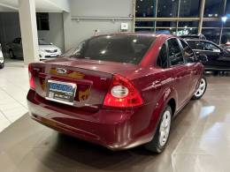 FORD - FOCUS - 2010/2011 - Vermelha - R$ 38.800,00