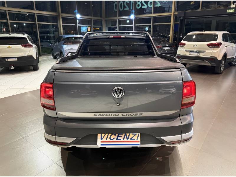VOLKSWAGEN - SAVEIRO - 2017/2018 - Cinza - R$ 79.800,00