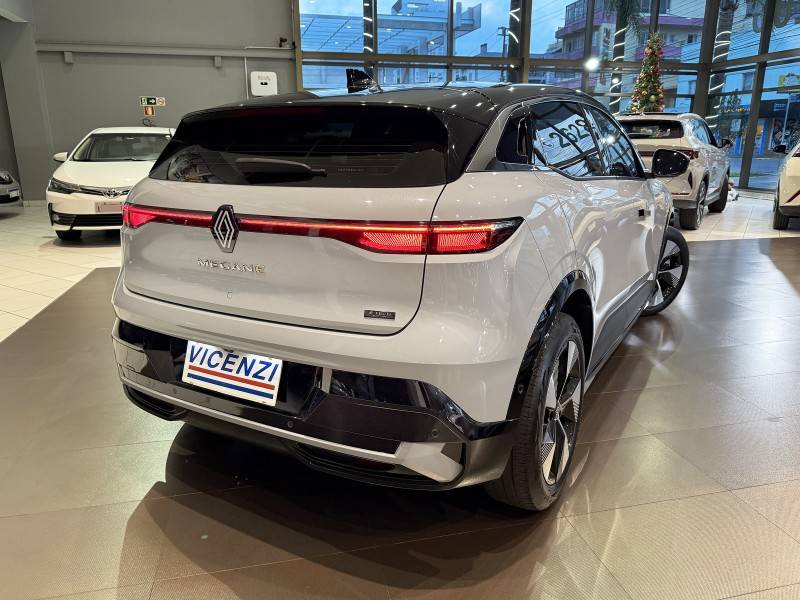 RENAULT - MÉGANE - 2023/2024 - Cinza - R$ 179.900,00