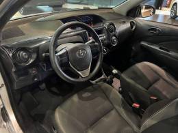TOYOTA - ETIOS - 2015/2016 - Prata - R$ 46.800,00